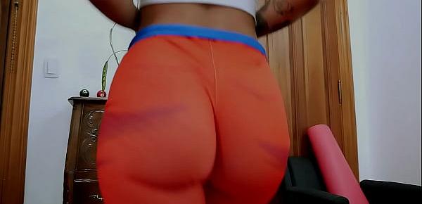  Perfect Bubble Butt Latina In Tight Leggings Shows Cameltoe and Big Tits